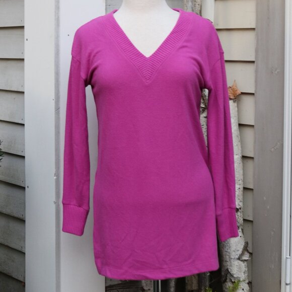 NEW LOFT Magenta Pink Brushed Poly Blend V-Neck Long Oversized Sweater Sz XS - Picture 1 of 7